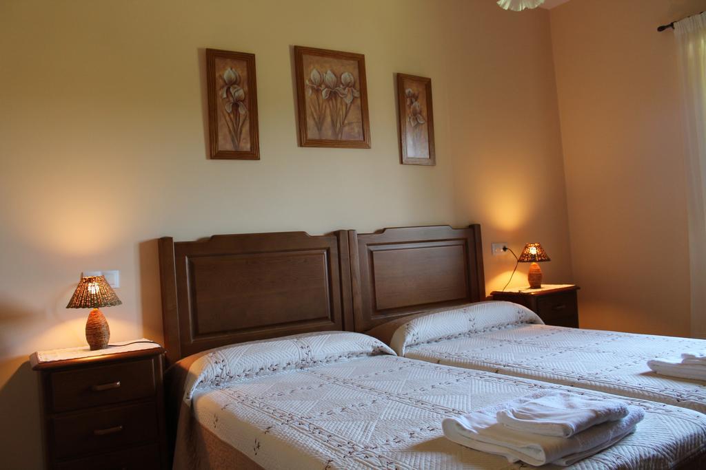Apartamentos Casa Cerolleiro 卡斯特罗波尔 外观 照片