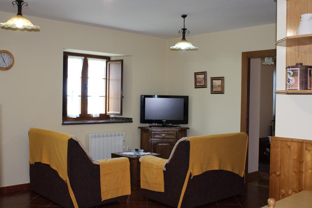 Apartamentos Casa Cerolleiro 卡斯特罗波尔 外观 照片