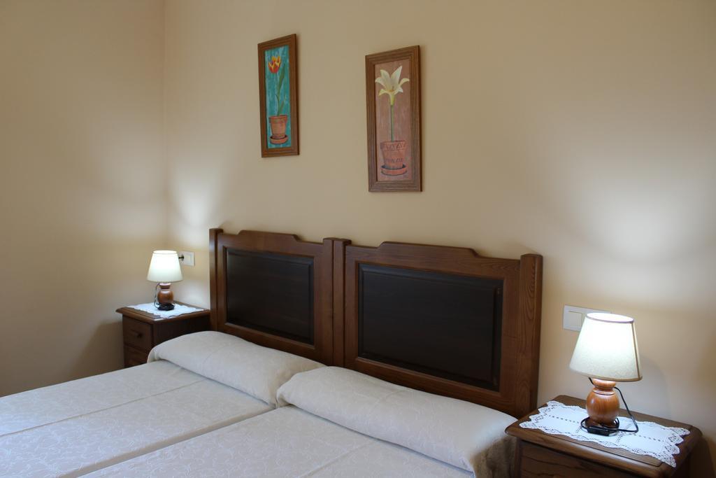 Apartamentos Casa Cerolleiro 卡斯特罗波尔 外观 照片