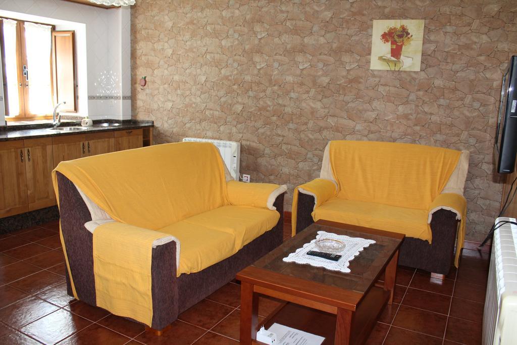 Apartamentos Casa Cerolleiro 卡斯特罗波尔 外观 照片